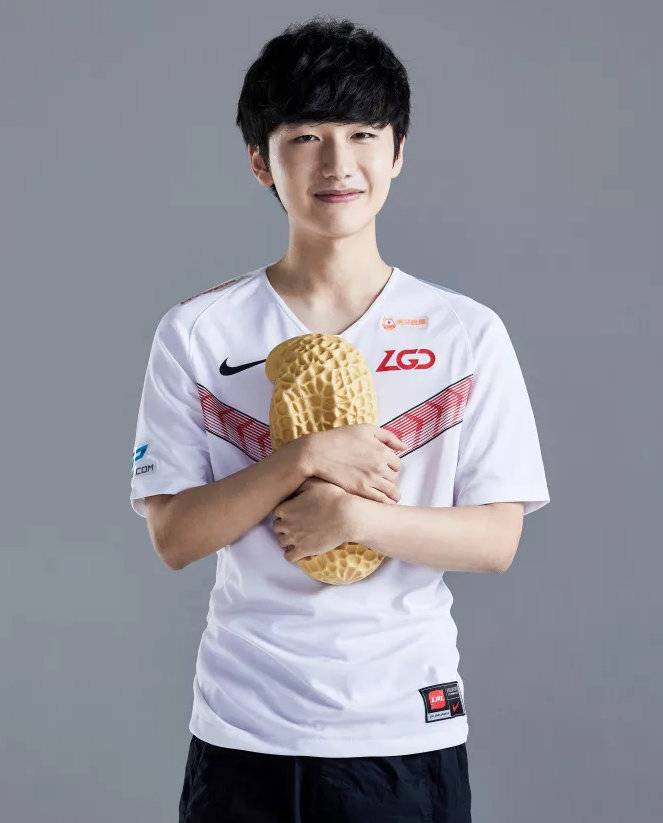 以强硬的防 以强硬的防